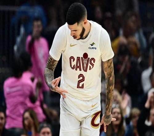 無奈！3年只打了35場(chǎng)+4年4次手術(shù)，28歲NBA榜眼已被傷病徹底擊垮