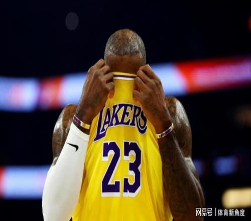 32+5+8，杜蘭特?zé)o緣今日最佳，抱歉，因為你遇到100%的詹姆斯