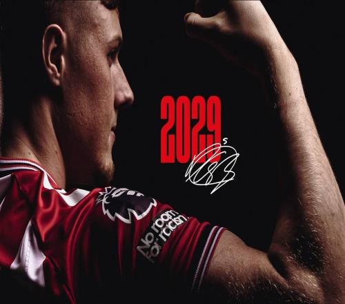 官方：桑德蘭和26歲后衛(wèi)巴拉德續(xù)約至2029年