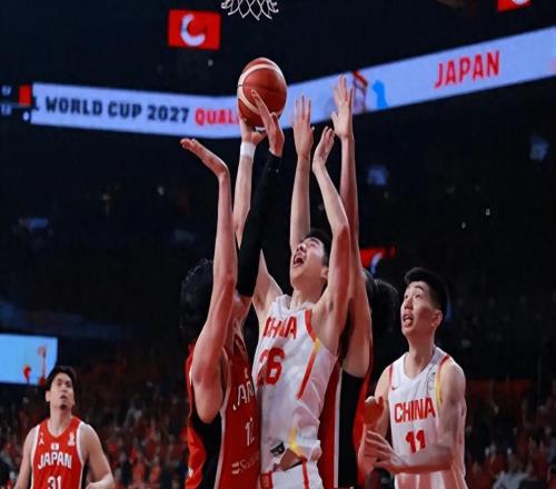 聯(lián)賽場(chǎng)均4.8分，世預(yù)賽兩戰(zhàn)轟25分13板，球迷盛贊：國(guó)產(chǎn)第一3D