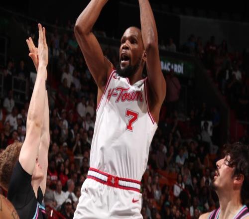 近六戰(zhàn)場(chǎng)均29.3分！名嘴盛贊KD最頂?shù)梅质殖票戎贡煌VP前五