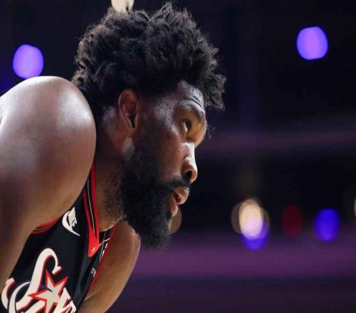 壞消息，76人隊中鋒喬爾恩比德因腹斜肌拉傷將缺席多場比賽