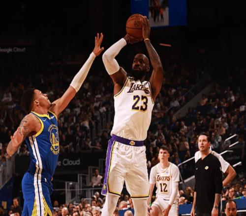 狂勝28分！湖人雙殺勇士，詹姆斯創(chuàng)6大神跡，東契奇26+8格林臥底