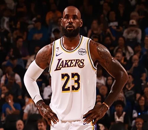 22分7板9助！26分6板8助！老詹盧卡刷爆紀錄，湖人28分狂勝勇士