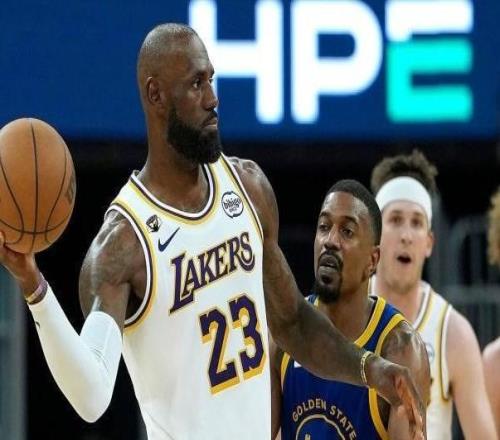 41歲61天詹姆斯再添新紀(jì)錄：為東契奇獻(xiàn)生日贏球禮