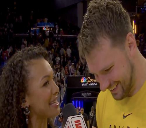 有沒有收到隊(duì)友送的生日禮物東契奇：沒有，這真是太瘋狂了