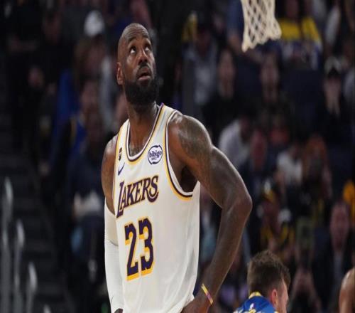 詹姆斯霸氣表態(tài)：我不怕打鐵！我總相信我下一個(gè)三分球會(huì)進(jìn)！