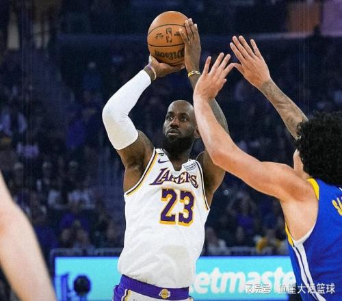 大勝！老詹22+9創(chuàng)兩紀(jì)錄，格林8中3全隊(duì)最低，東契奇26+8及時(shí)爆發(fā)