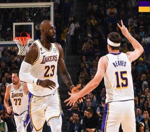 湖人28分大勝勇士！詹姆斯連轟4大紀錄，難怪說庫里沒KD贏不了他