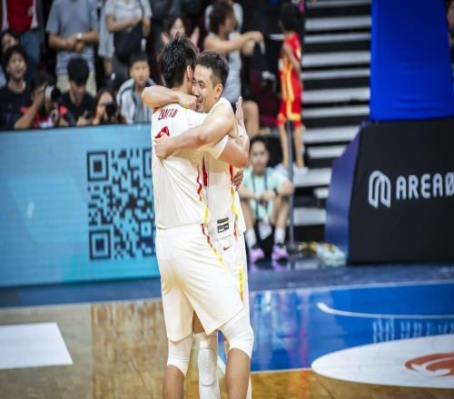 關(guān)鍵時(shí)刻的超遠(yuǎn)三分拯救了中國(guó)隊(duì)，后場(chǎng)大將絕對(duì)值得一個(gè)位置