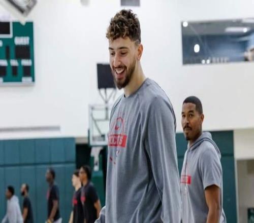 正負值18，申京+阿門數(shù)據(jù)刷子火箭15+7鋒線再缺1場他才是核心