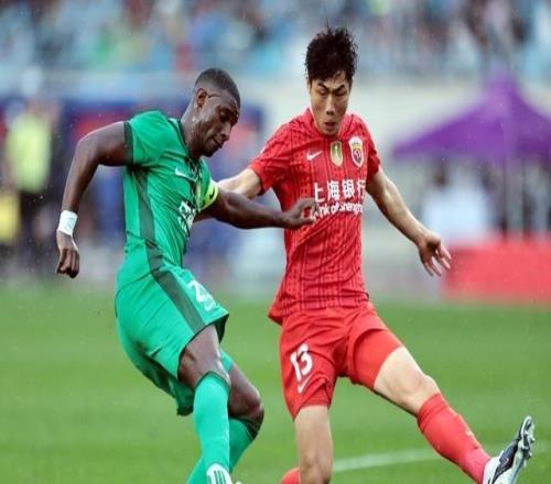 中國(guó)職業(yè)足球開(kāi)年大戲在南京舉行，北京國(guó)安斬獲超級(jí)杯冠軍