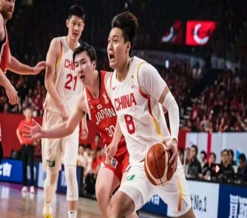 中國男籃7分險勝！完成大逆轉(zhuǎn)，朱俊龍爆發(fā)，李弘權(quán)9分11籃板