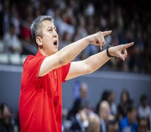 贏得丑陋！男籃攻守一團(tuán)糟，趙睿+王浩然辣眼睛，郭士強(qiáng)束手無策