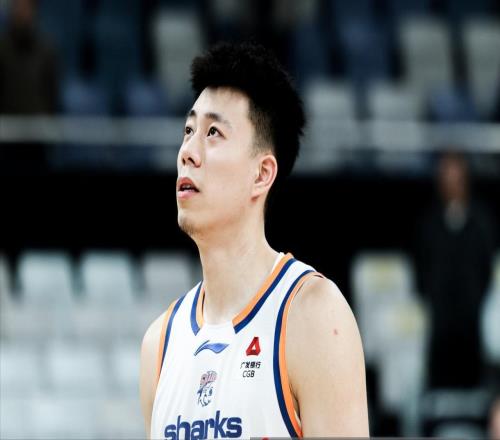 郭士強失誤！兩前鋒不合格，張鎮(zhèn)麟被棄用，21歲小將不如王俊杰