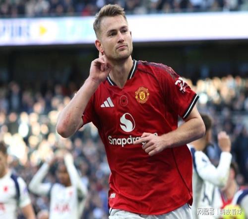 第三次！曼聯(lián)笑納大禮，獲勝必進(jìn)前三，卡里克再次沖擊英超最佳