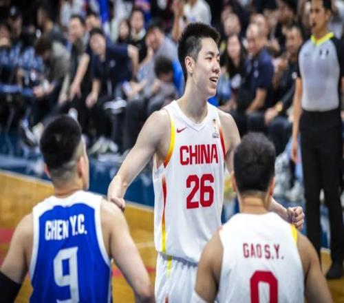 怒撕藍領(lǐng)前鋒標(biāo)簽！關(guān)鍵戰(zhàn)狂砍19分，你才是中國男籃獲勝頭號功臣