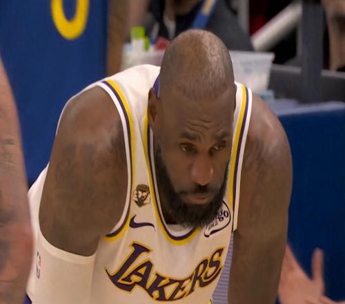 三巨頭火力全開湖人吊打勇士格林打法傷害球隊(duì)被嫌棄，庫(kù)里斜視