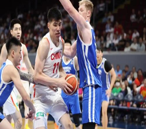 10093！中國男籃又大逆轉(zhuǎn)，央視解說員點名表揚4人，成贏球功臣
