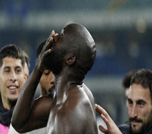 盧卡庫補時絕殺后淚灑賽場：終結(jié)9個月進球荒，告慰在天之父