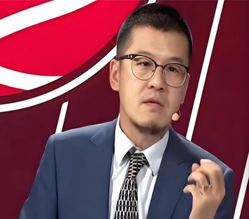 有意思！周琦解說(shuō)中國(guó)男籃，比賽還沒(méi)開始，卻遭到楊毅調(diào)侃