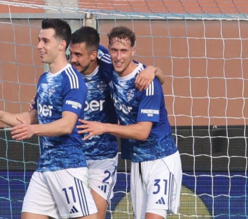 01到31！意甲黑馬逆襲，法布雷加斯率隊兩連勝，超越尤文圖斯