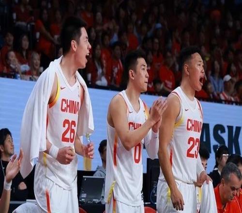 從中國(guó)男籃驚險(xiǎn)逆轉(zhuǎn)臺(tái)北隊(duì)的過程看：周琦在國(guó)家隊(duì)尚有一席之地