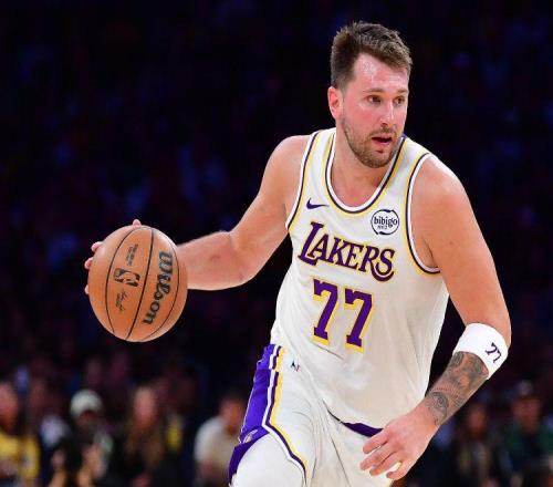 扎心東契奇被問生日隊(duì)友送啥還沒收到任何人送的禮物太離譜了