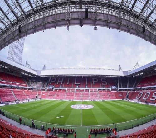 歐冠雙雄慘遭打擊，拜仁德甲穩(wěn)居榜首，曼城表現糟糕卻獲勝！