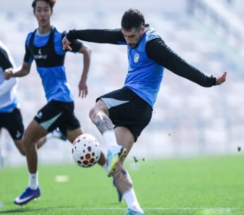 姆布拉高級貨！斯坦丘真喂餅，大連又多了個吐餅的！客戰(zhàn)申花要涼