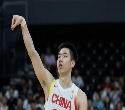 再度逆轉(zhuǎn)！堅(jiān)信團(tuán)結(jié)的力量，中國男籃收獲世預(yù)賽兩連勝