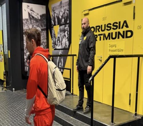 在德國(guó)國(guó)家德比中僅出場(chǎng)三分鐘，格雷茨卡賽后情緒低落