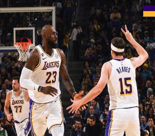 詹姆斯22+7+9+4記3分創(chuàng)3大神跡，湖人完勝勇士！東契奇26+8創(chuàng)紀(jì)錄