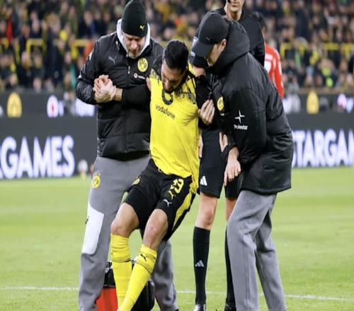 圖片報：賽后詹坐在車上一動不動，多位拜仁&多特球員去安慰他