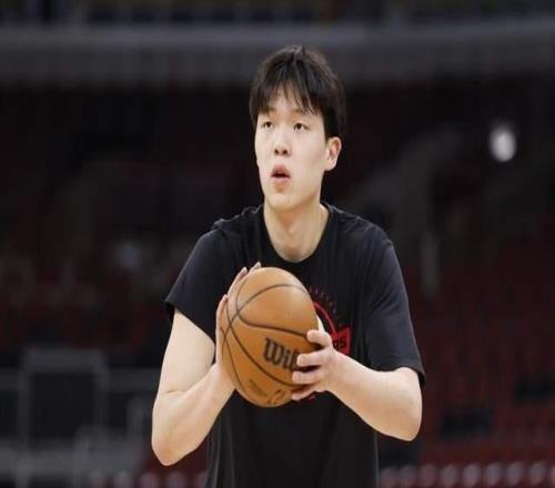 中國男籃2連勝第二天，張鎮(zhèn)麟3人或告別，王俊杰楊瀚森林葳將歸隊