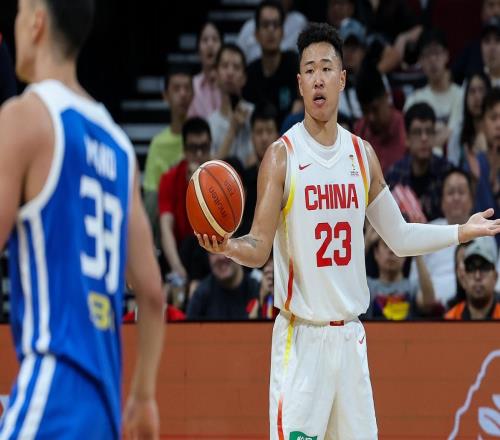 中國(guó)男籃晉級(jí)形勢(shì)：逆轉(zhuǎn)11分取連勝穩(wěn)住前三7月再勝一場(chǎng)鎖出線