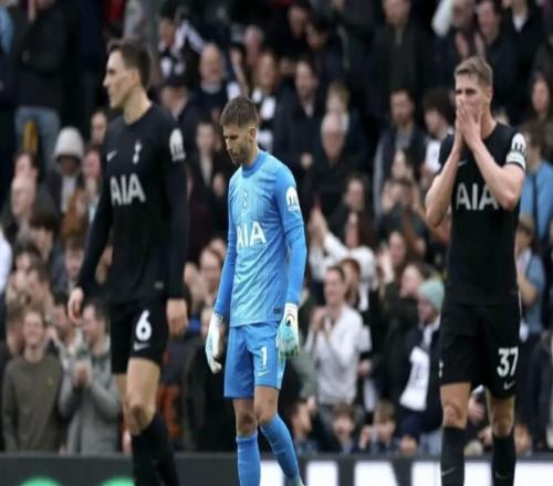 戰(zhàn)富勒姆時球隊表現不佳，熱刺球迷高喊“你們不配穿這球衣”