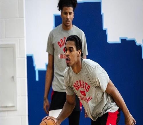 火箭舊將爆發，2場得分超40，斯通底薪可簽他