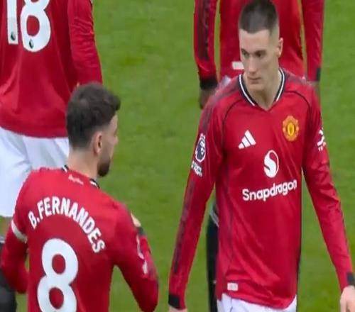 親自教你吃餅，B費賽前熱身和中場休息都拉著謝什科“上課”