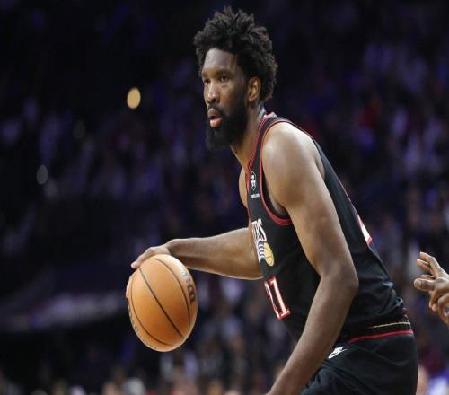 搞笑，恩比德受傷后，隊(duì)友：想用泡泡床單把他裹起來(lái)，然后擁抱他