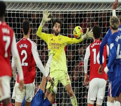 衛(wèi)報(bào)評(píng)倫敦德比：兩千個(gè)文身大漢在村街上互相摟抱的摔跤大會(huì)