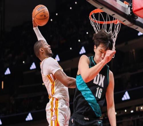 隔扣楊瀚森，庫明加三場(chǎng)轟64+23+10！老鷹解說感謝勇士2換1送大禮