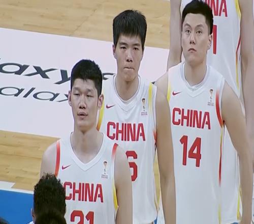 比張鎮(zhèn)麟還差！中國(guó)男籃逆轉(zhuǎn)夜最失意之人：失誤被換下出場(chǎng)30秒