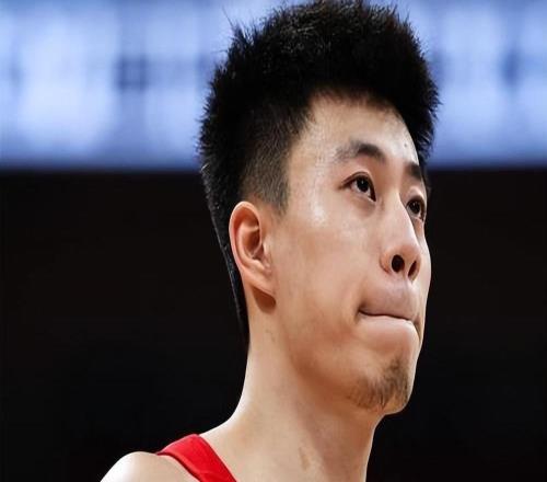 比張鎮(zhèn)麟還差！中國男籃逆轉(zhuǎn)夜最失意之人：失誤被換下僅出場30秒