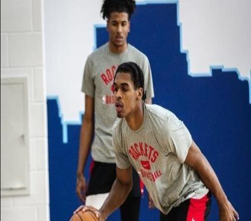 狂轟49+8+6+6搶斷！火箭舊將爆發(fā)，2場(chǎng)得分超40，斯通底薪可簽他