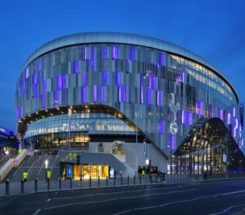 官方：因球迷在歐冠比賽期間出現(xiàn)種族歧視，熱刺被罰3萬歐