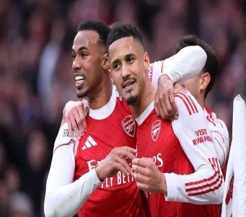 本賽季阿森納9次通過(guò)角球取得10領(lǐng)先，追平英超歷史紀(jì)錄