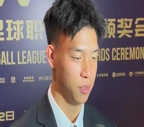 歷史第4人：19歲王鈺棟包攬中超最佳新人和中國金童獎！