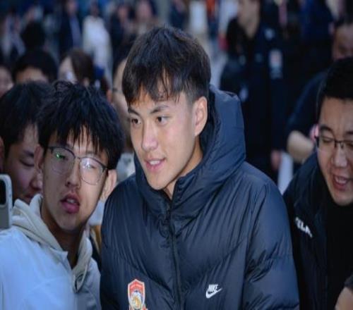 青島雙雄結(jié)束冬訓(xùn)，中超聯(lián)賽開(kāi)賽進(jìn)入倒計(jì)時(shí)