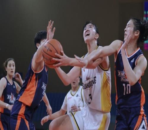 女籃俱樂部杯決賽階段在清遠(yuǎn)開賽，廣東女籃首戰(zhàn)加時(shí)憾負(fù)